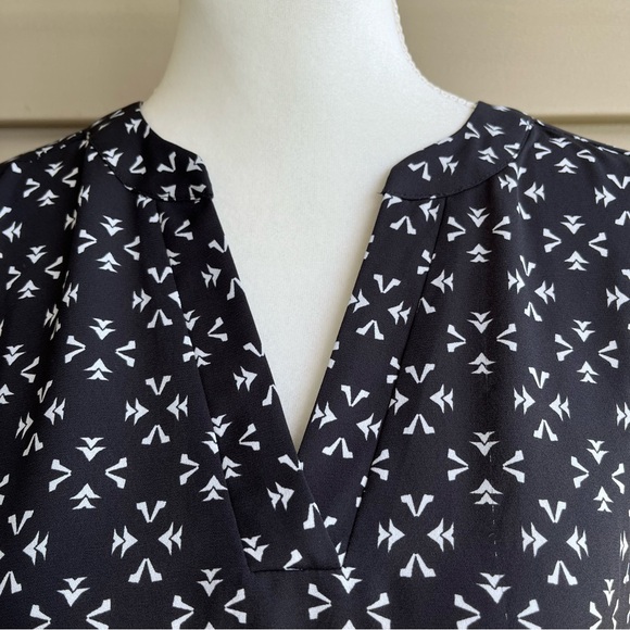 •Chaus• Patterned Split V-Neck Popover Blouse - Size Smalll - Picture 3 of 8
